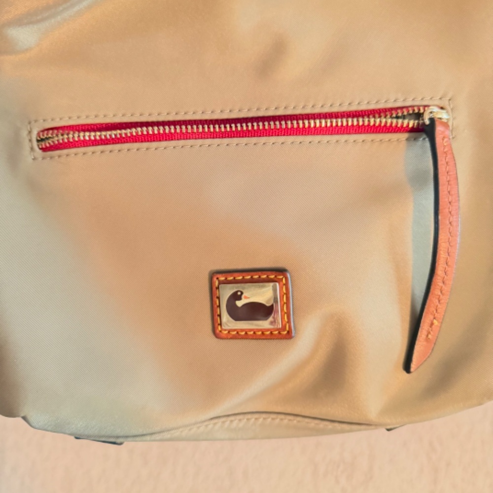 Dooney & Bourke Hobo Wayfarer Khaki Nylon Bag - EXCELLENT CONDITION - Picture 2 of 4